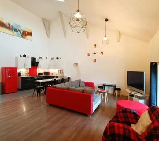 Superbe appartement type loft en duplex rue Buat