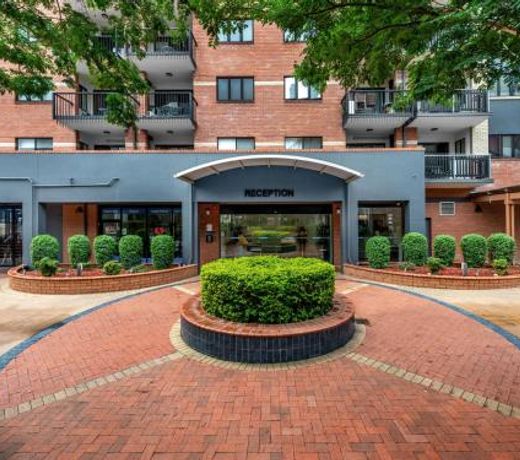 Central Brunswick Apartment Hotel