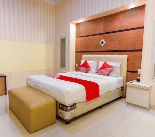 OYO 3023 Yellow Residence