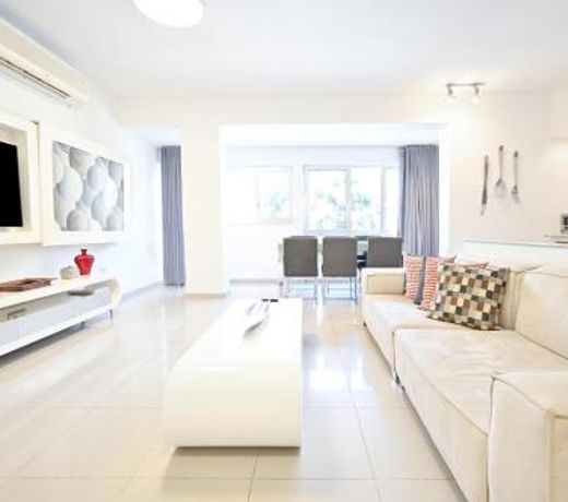 Relaxing 3BR in Ben yehuda 66 by HolyGuest