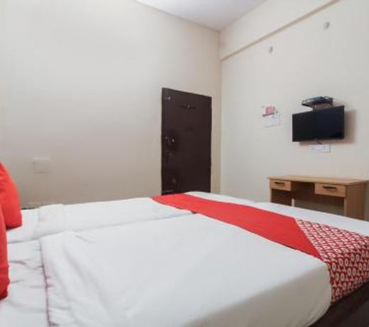 OYO 70733 Hotel Regal