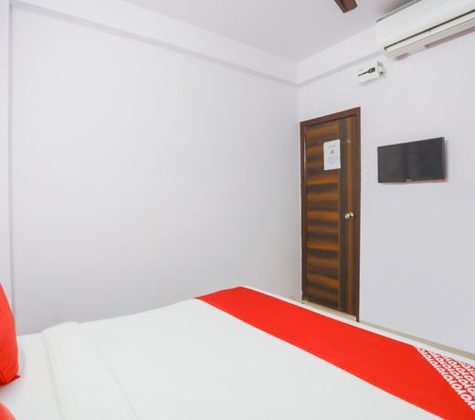 OYO 70819 Hotel Royal King