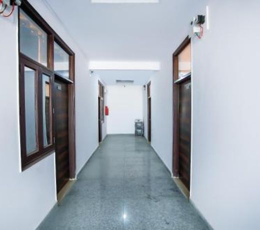 OYO 70819 Hotel Royal King
