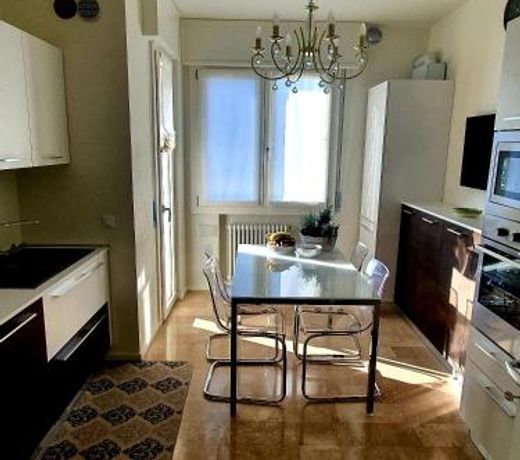 Arianna Apartments