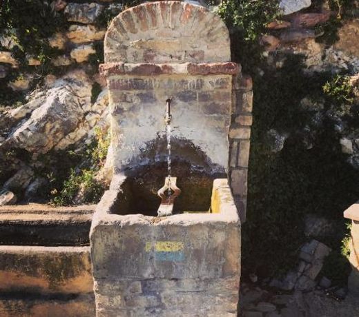LA CASA TRA GLI ULIVI