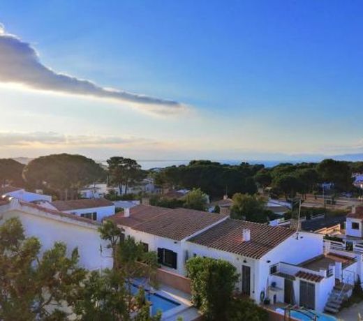 2 bedrooms villa with sea view private pool and enclosed garden at L'Escala