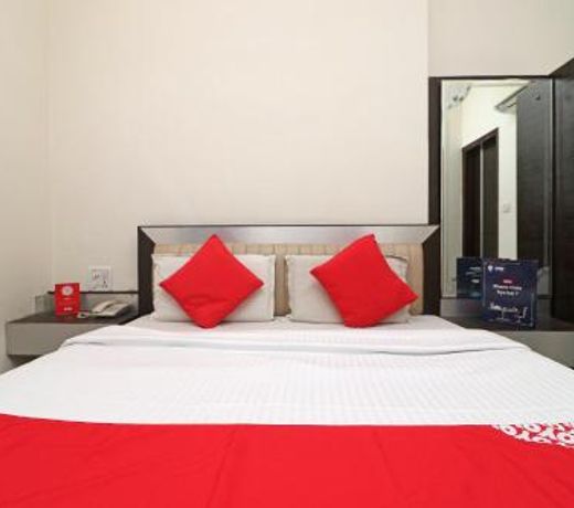 OYO 24723 Hotel Atul Palace