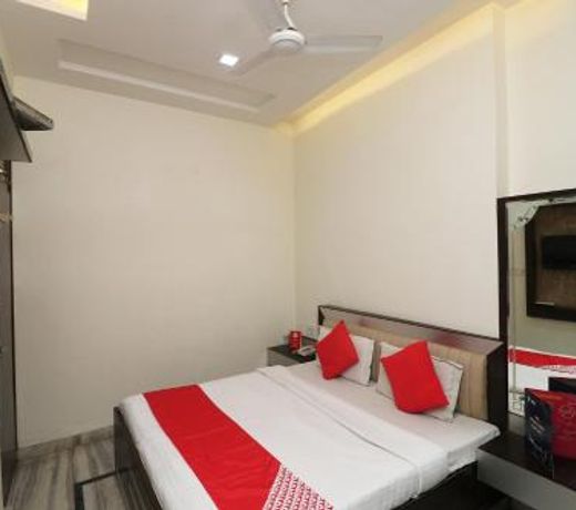 OYO 24723 Hotel Atul Palace