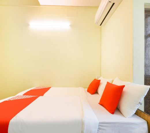 Flagship 75006 Hotel Aruljothi Gandhipuram Bus Terminus