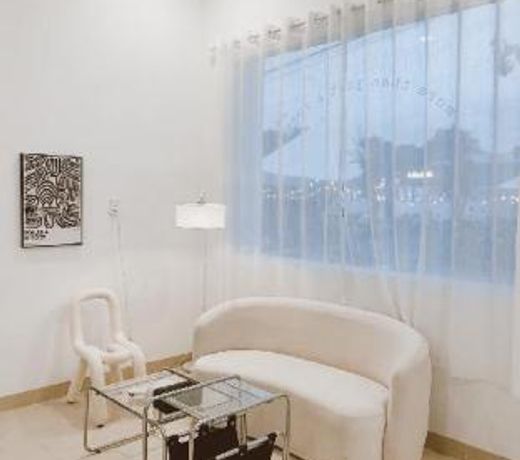 LASAOMA HOMESTAY / QUEEN BED / PET FRIENDLY
