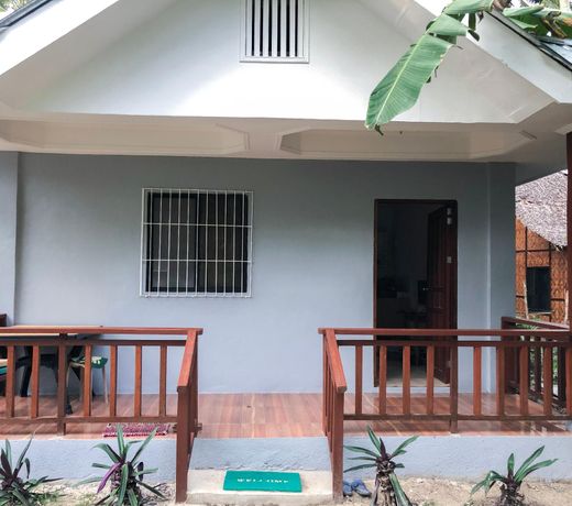 GRAY HOMES Bungalow 2 (fits 4pax) w/Kitchen & WiFi