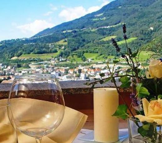 Haller Suites & Restaurant