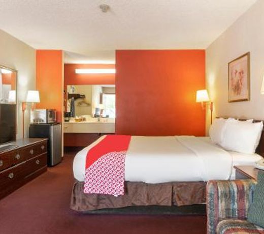 OYO Hotel Adairsville Hwy 140