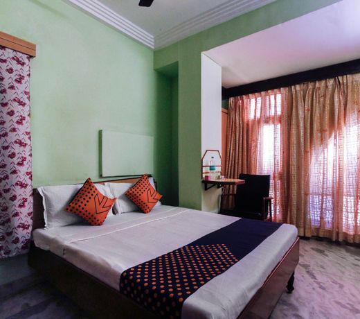SPOT ON 66363 Hotel Rock View Lodge