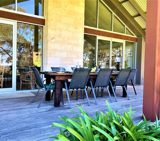 Kenwood Bank Vineyard Retreat