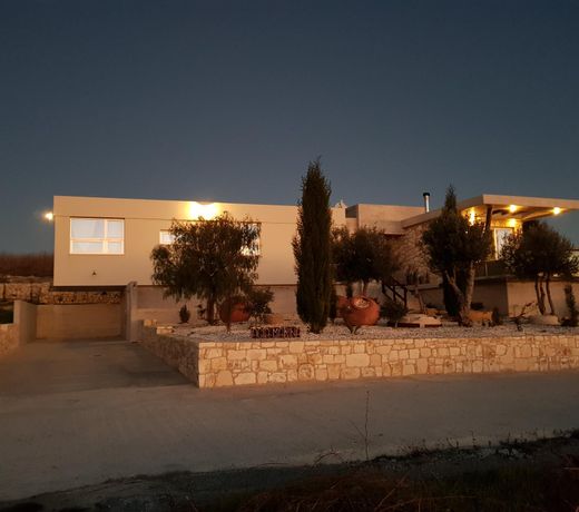 Villa Ayia Marina in Kathikas with Private Pool