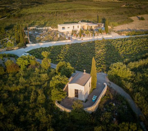 Villa Ayia Marina in Kathikas with Private Pool