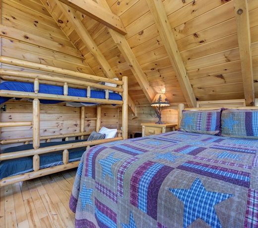 Wilderness Lodge, 3 Bedrooms, Loft, Hot Tub, Sleeps 14