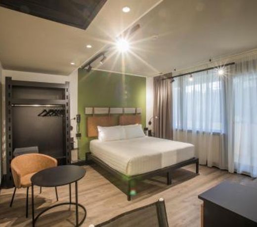 MOVIE MOVIE HOTEL