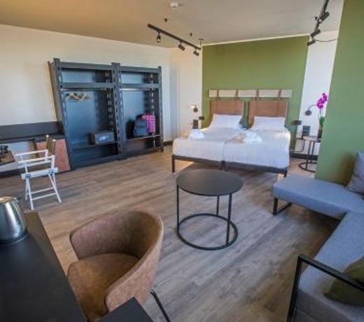 MOVIE MOVIE HOTEL