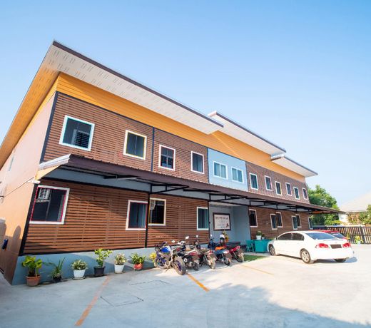 OYO 784 Brown Home Sattahip