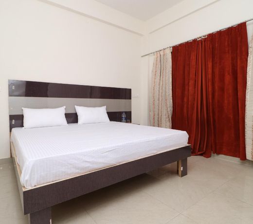 Super OYO 43300 Spring Woods Suites