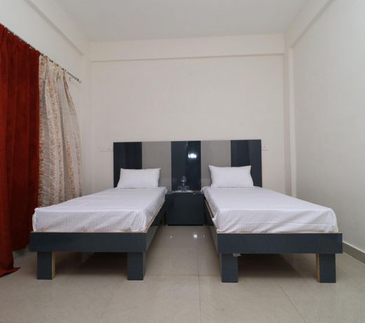 Super OYO 43300 Spring Woods Suites