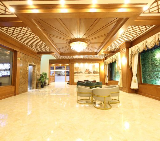 Royal Peacock Hotel