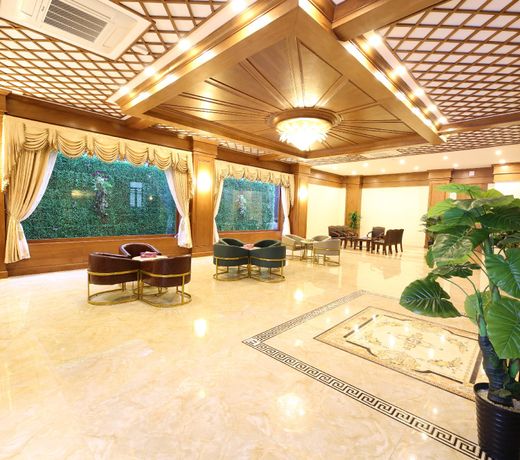 Royal Peacock Hotel