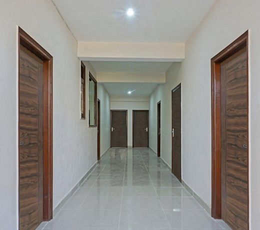 OYO 37169 Hotel Quadis