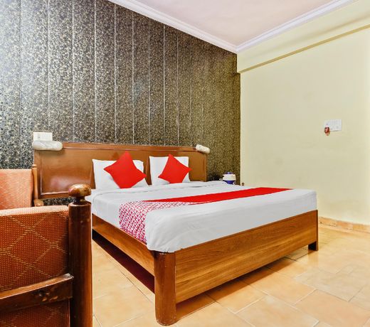 OYO 29077 Hotel Ratandeep