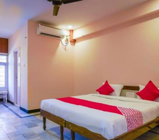OYO Raja Residency Near Snow World