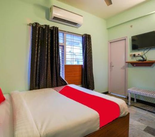 OYO Raja Residency Near Snow World