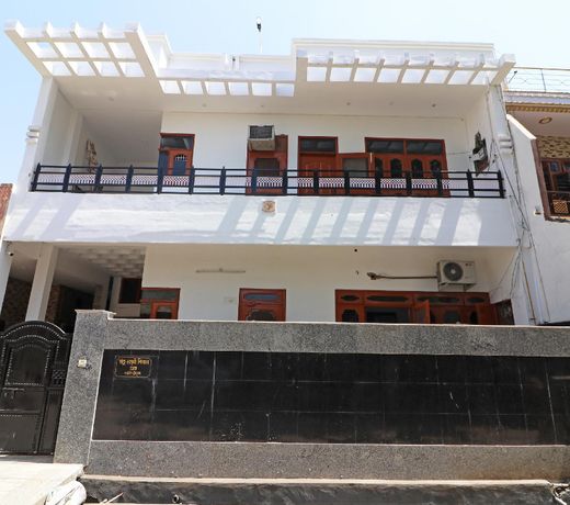 OYO 37023 Siya Diya Residency