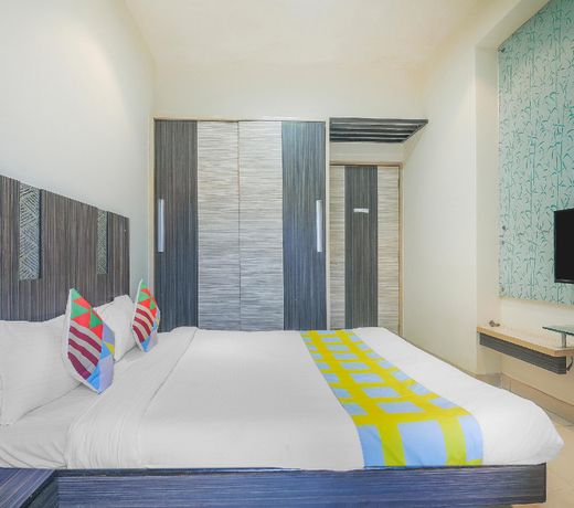 OYO Home 47863 Luxurious Stay Bandra East