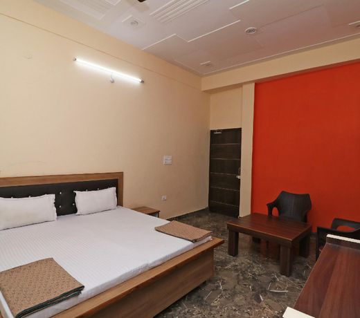 SPOT ON 43821 Amrapali Home Stay