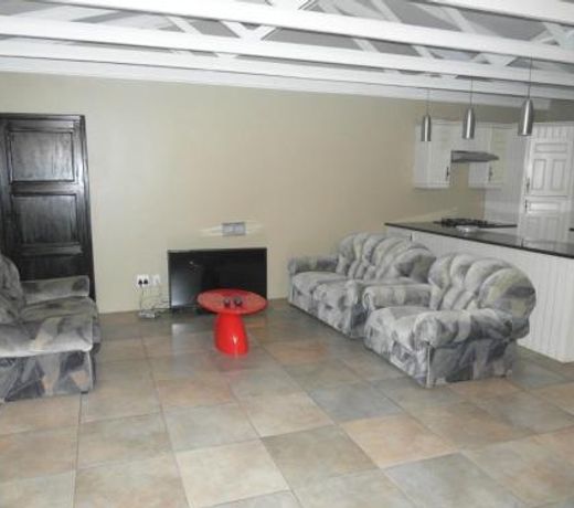 Lake Sands Manor