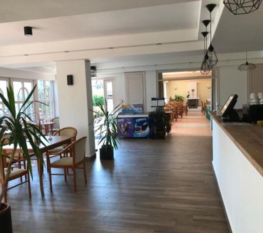 Zsanett Hotel
