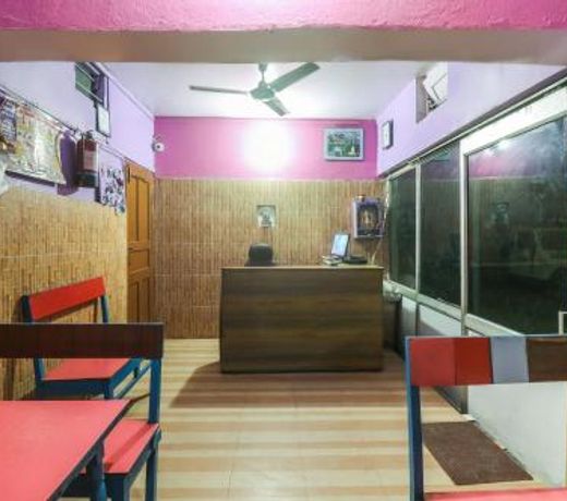 SPOT ON 62999 Hotel Priyanka Tourist Lounge