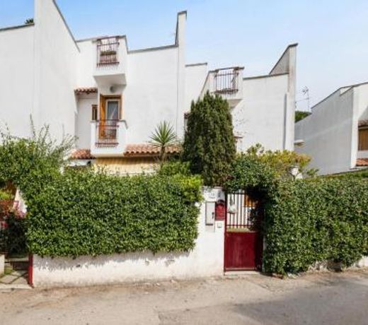 3 bedrooms house at Sabaudia 800 m away from the beach with lake view and enclosed garden