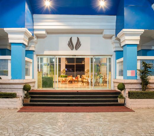OYO Townhouse 808 Royal Palms Shared Serviced Apartment