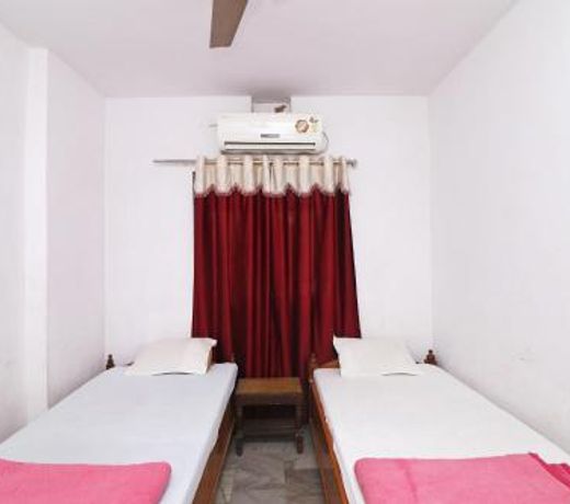 SPOT ON 44390 Amrapali Guest House