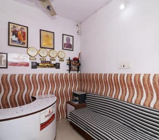 SPOT ON 44390 Amrapali Guest House
