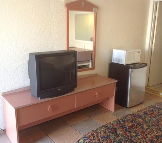 Redwood Motel