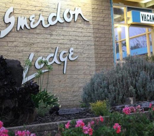 Smerdon Lodge Motel