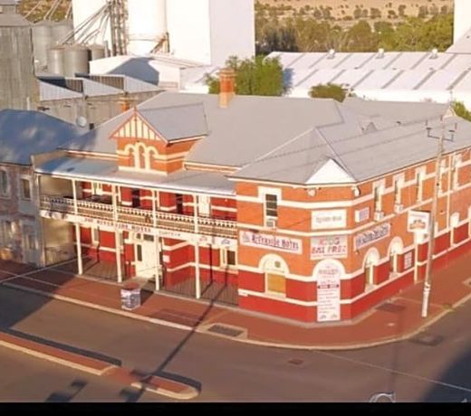 Riverside Hotel