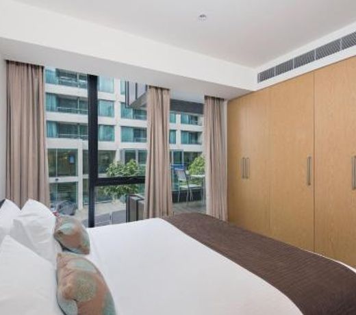 Edgewater 208