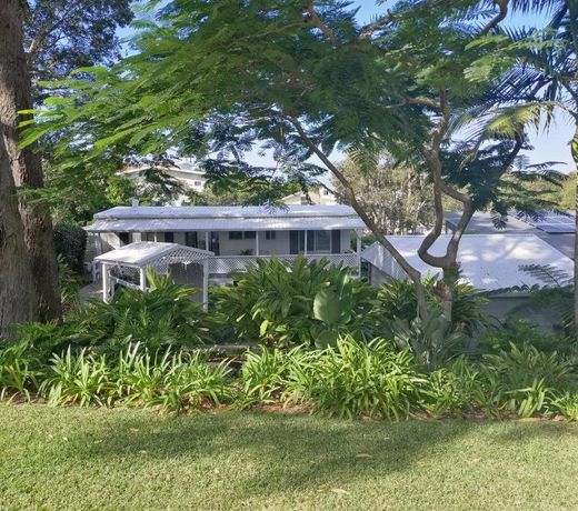 Sapphire Beach Pet Friendly Beach 5 minute walk
