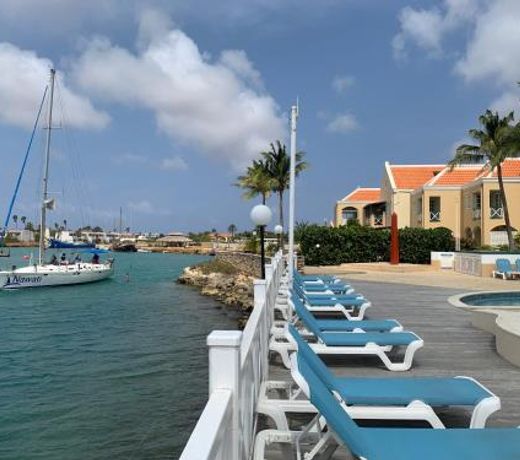 Oceanfront Condo with Pool,Breathtaking view, WiFi