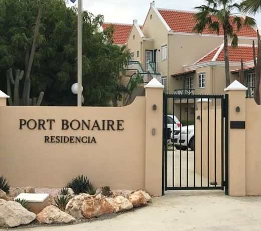 Oceanfront Condo with Pool,Breathtaking view, WiFi